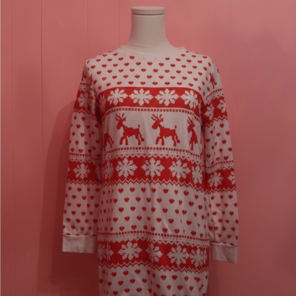 Festive Red and White Sweater Dress - Picture 3 of 5